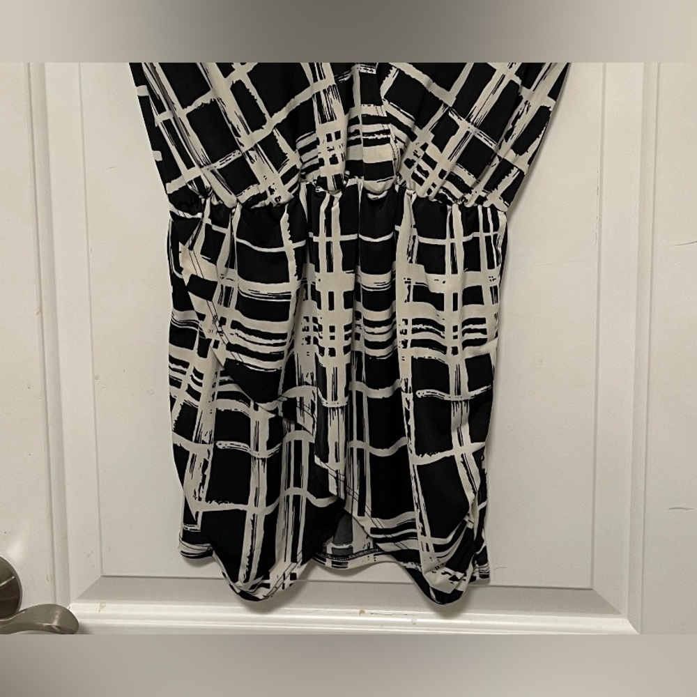 Contempo Women’s Black White Geometric Grid Print V-Neck Tunic Top Y2K Medium - Picture 4 of 12